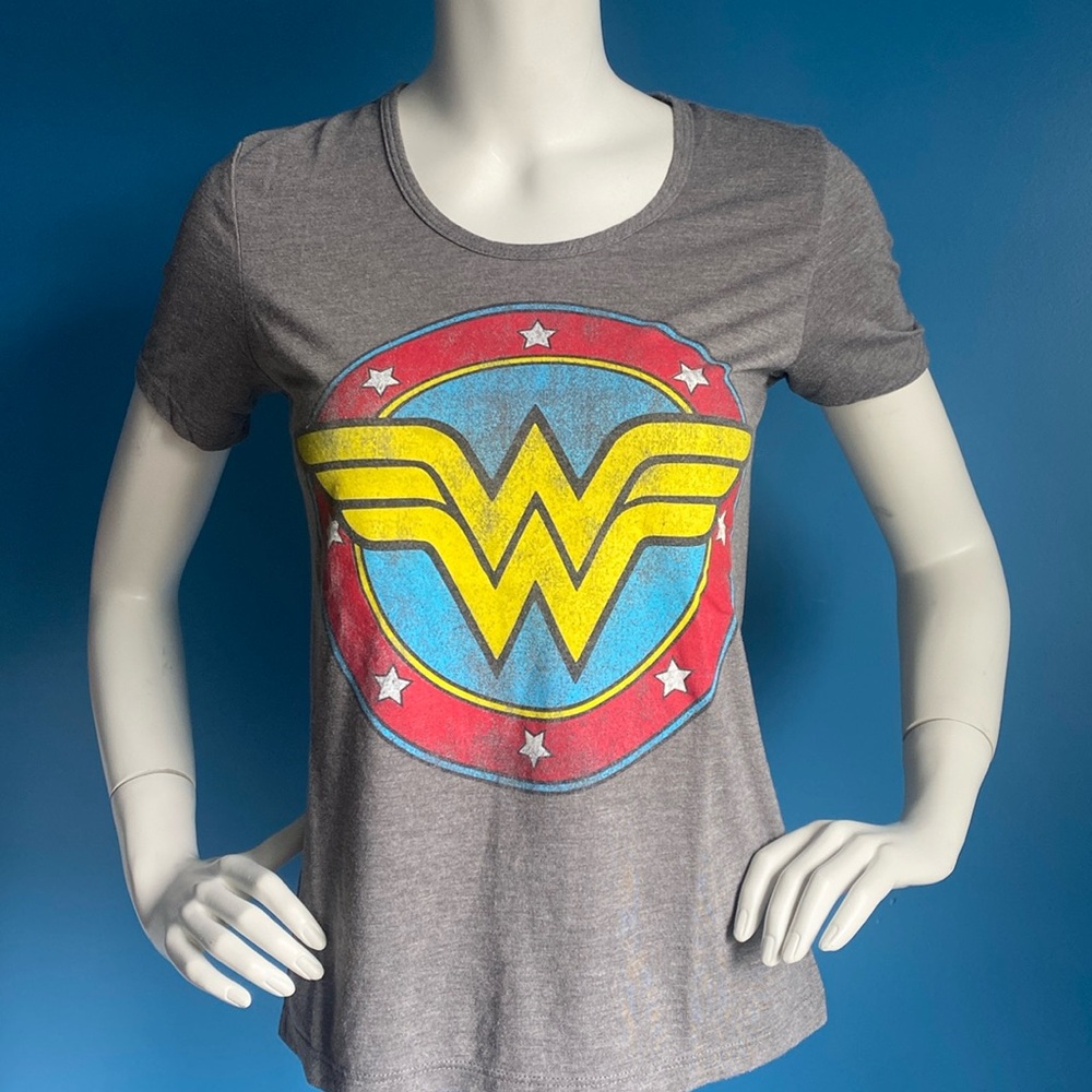 Wonder Woman DC Comics tee size small